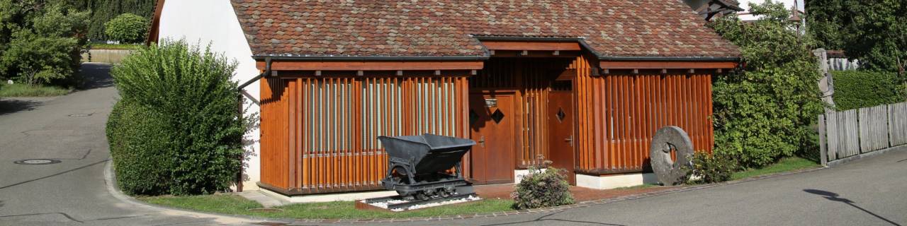 Kirche und Museum in Lausen